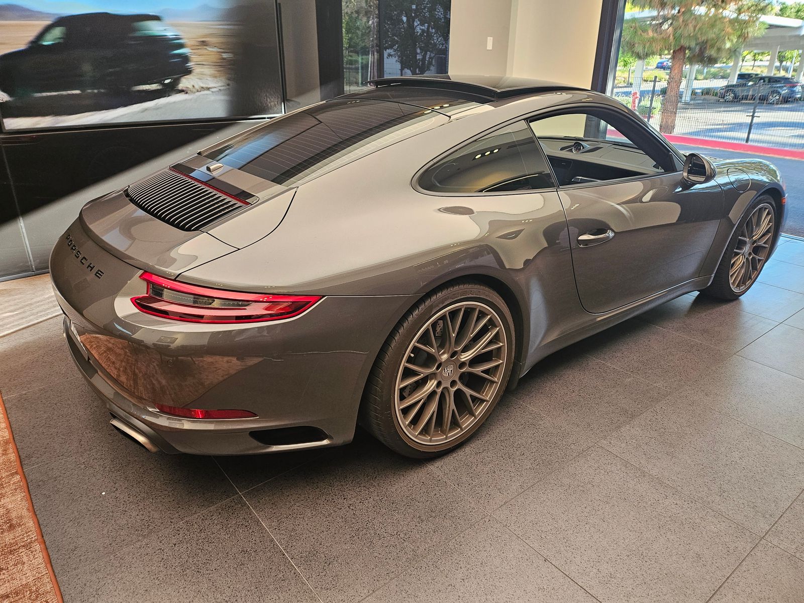 2019 Porsche 911 Carrera — full photo 5 of 12