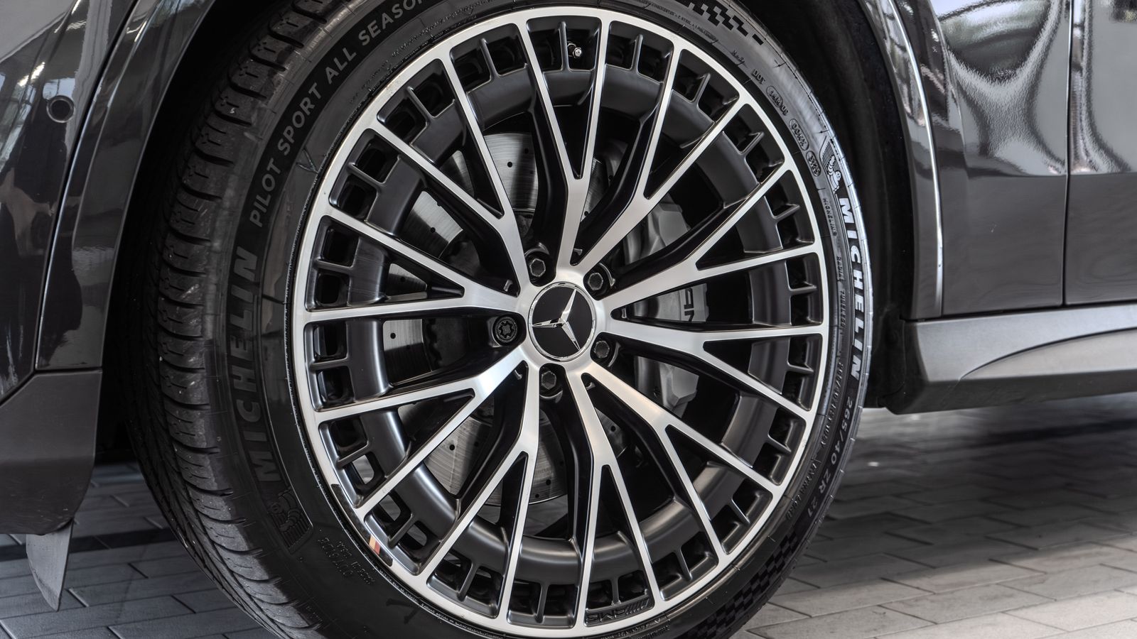 2025 Mercedes-Benz GLC GLC 43 AMG® — full photo 31 of 35
