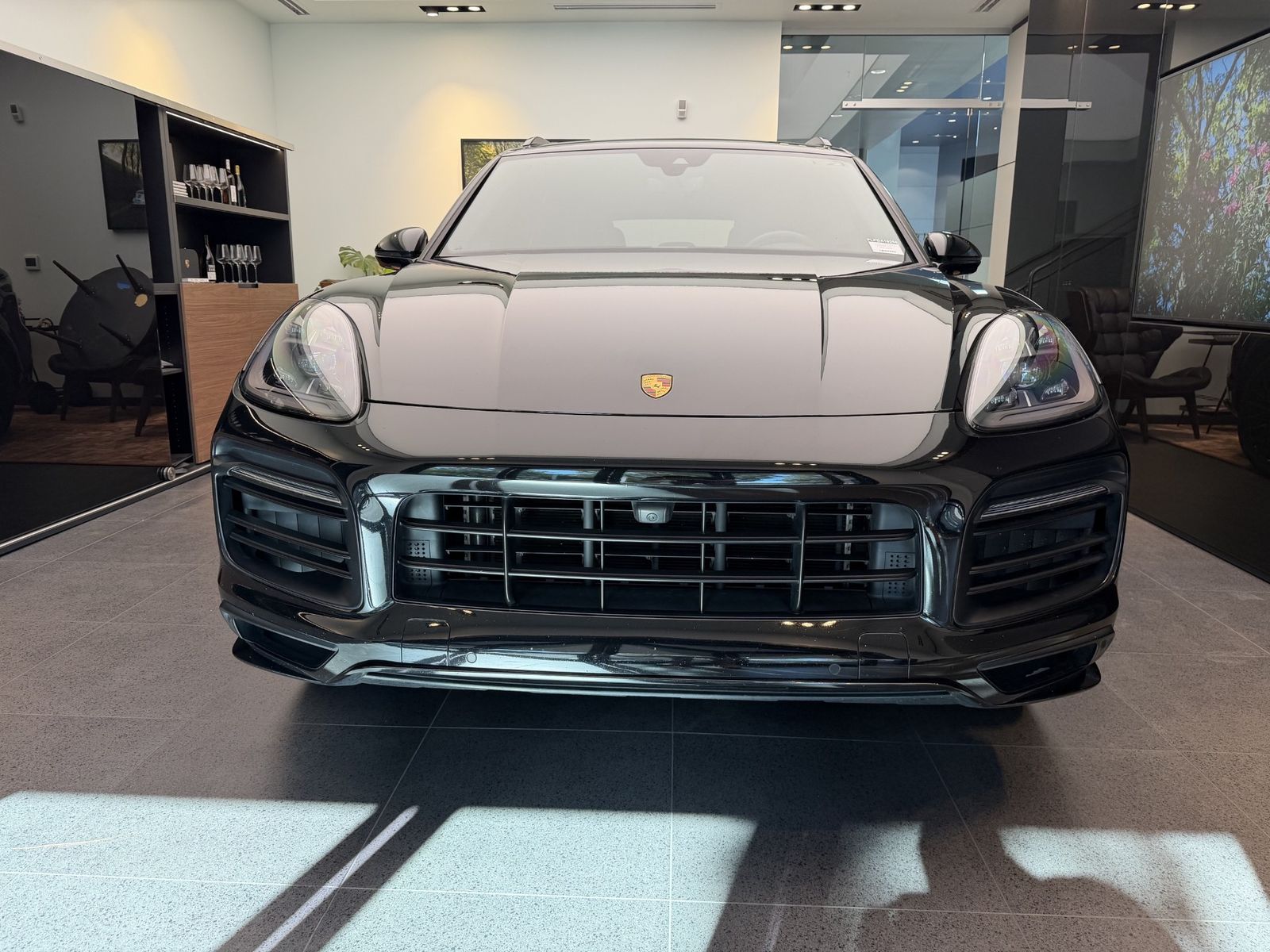 2023 Porsche Cayenne GTS — full photo 2 of 10