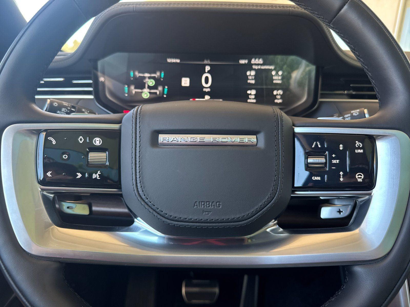 2025 Land Rover Range Rover SE — full photo 24 of 30