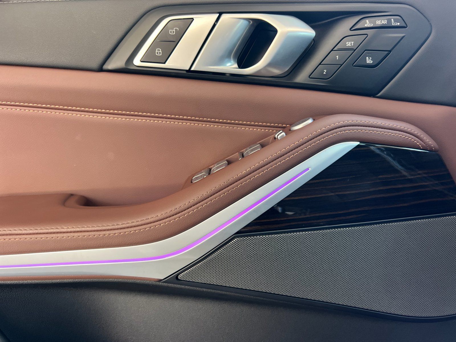 2023 BMW X7 xDrive40i — full photo 11 of 30