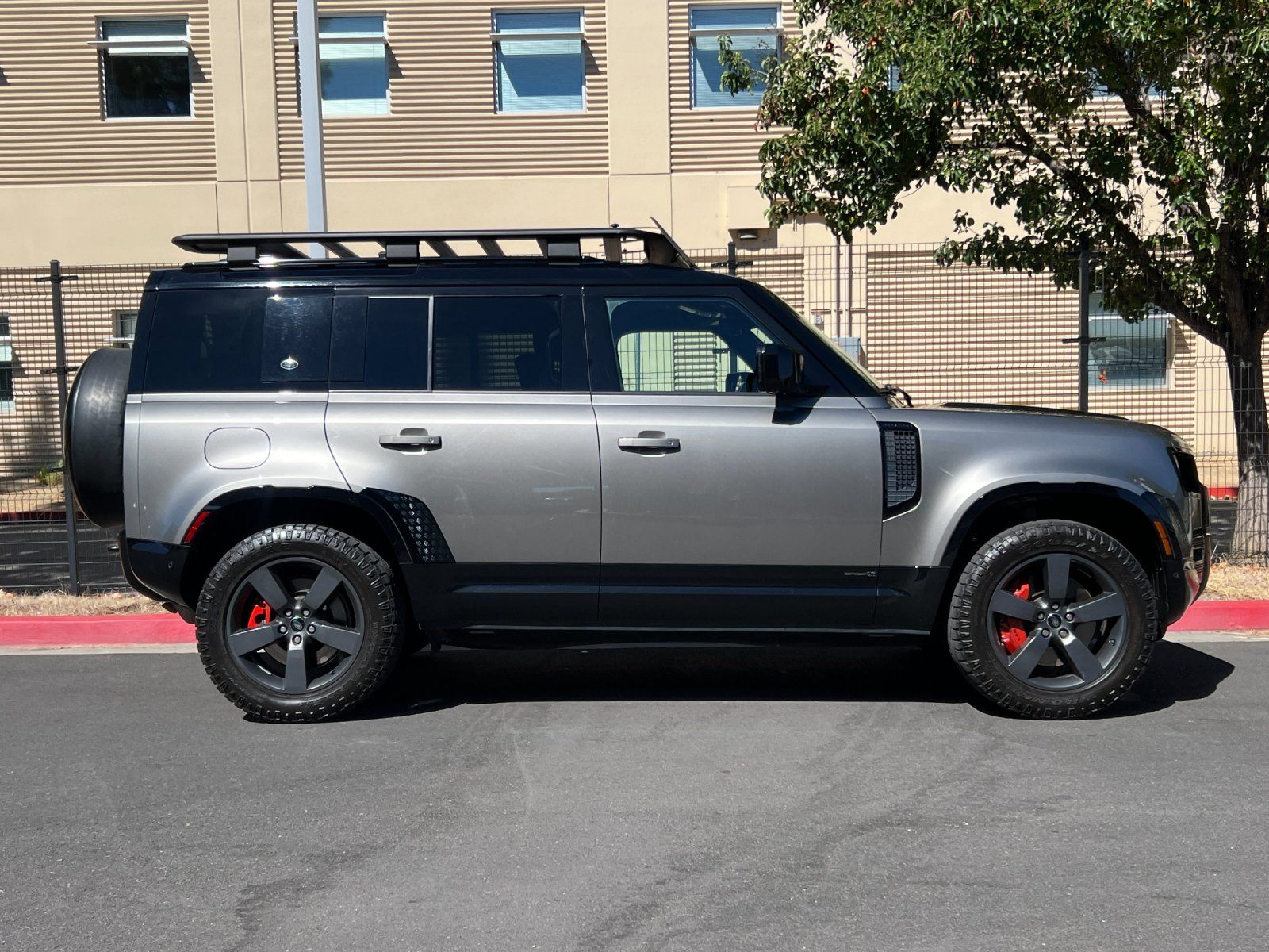 2024 Land Rover Defender 110 X — full photo 6 of 29