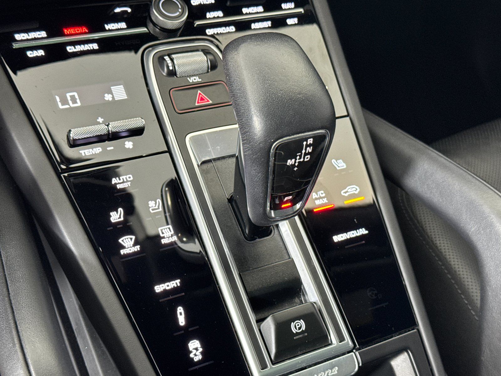 2023 Porsche Cayenne GTS — full photo 23 of 30