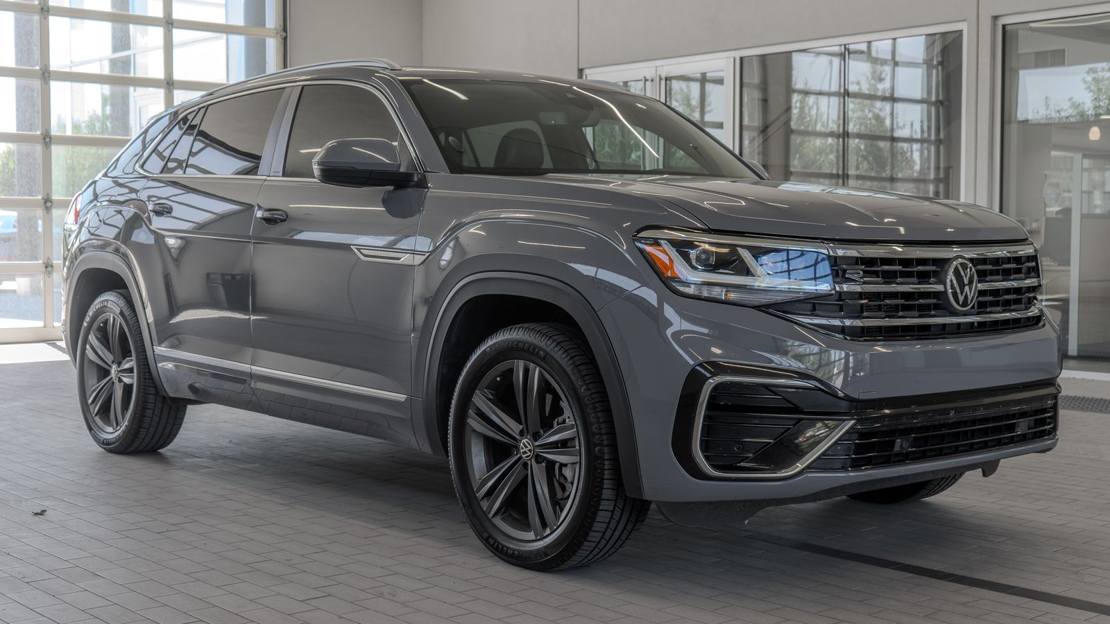 2022 Volkswagen Atlas Cross Sport 3.6L V6 SEL R-Line — full photo 12 of 34