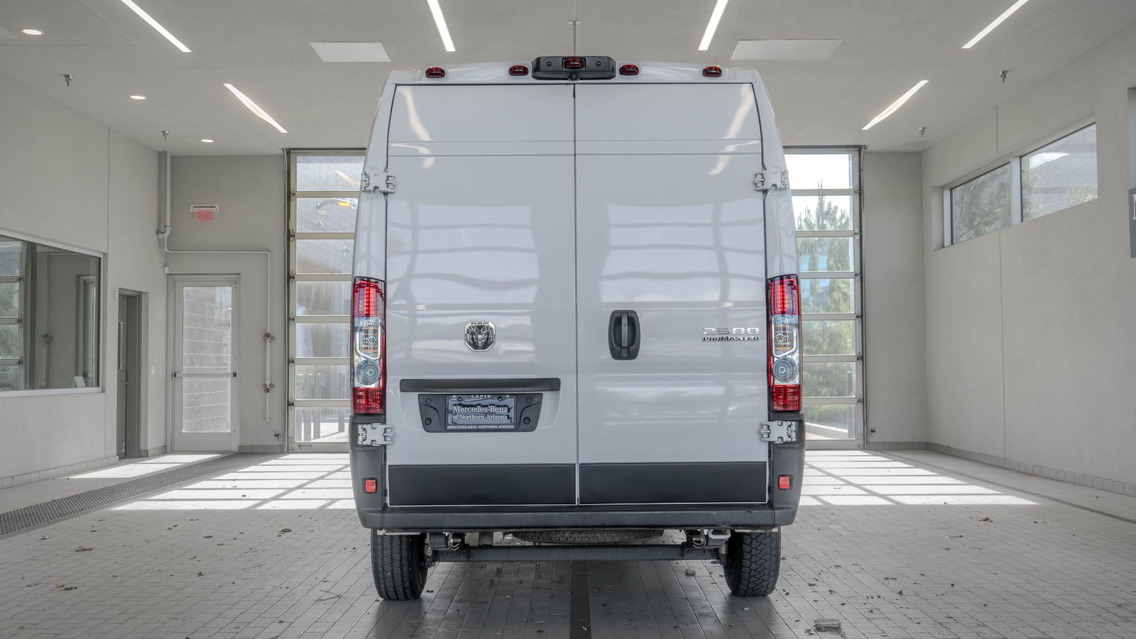 2025 Ram ProMaster 2500 High Roof — foto completa 14 de 34