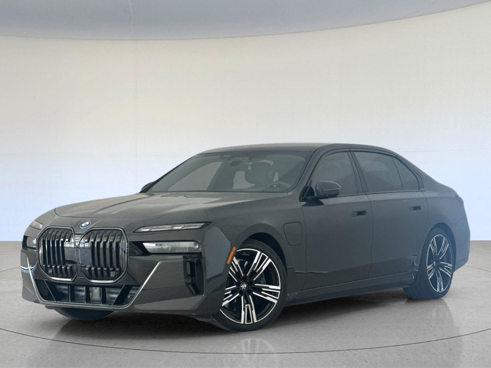 2025 BMW 7 Series 750e xDrive — photo 1 of 27