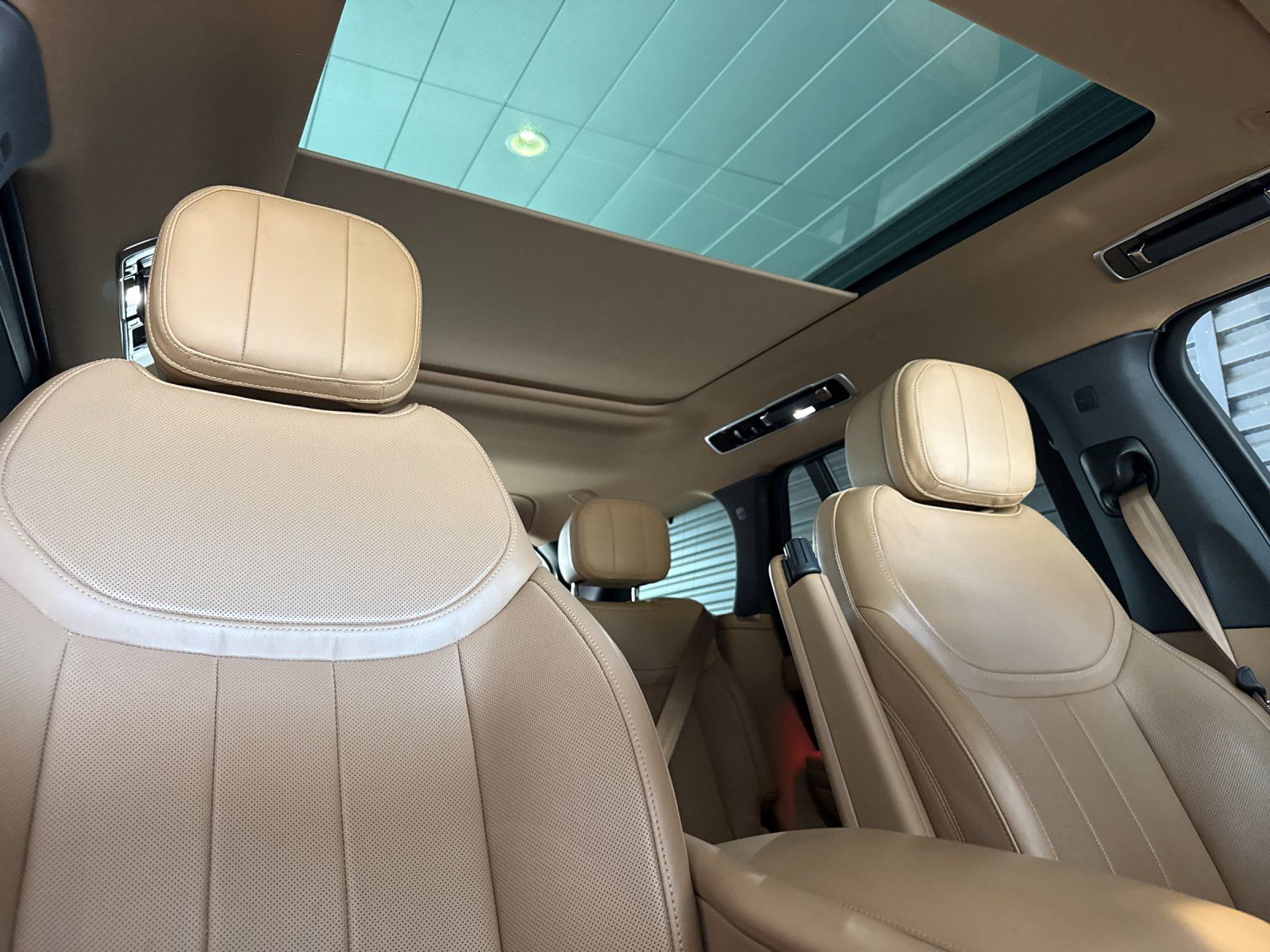 2023 Land Rover Range Rover SE — foto completa 17 de 30