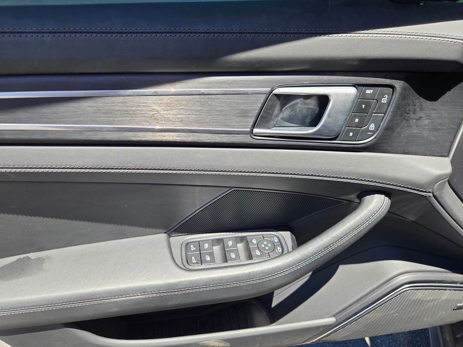 2023 Porsche Panamera 4 Platinum Edition — full photo 19 of 27