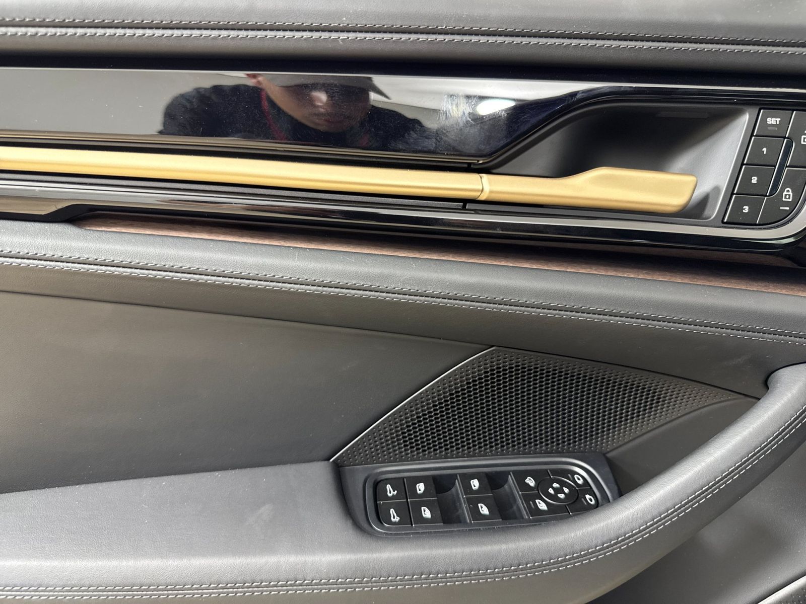 2025 Porsche Panamera 4 — full photo 12 of 29