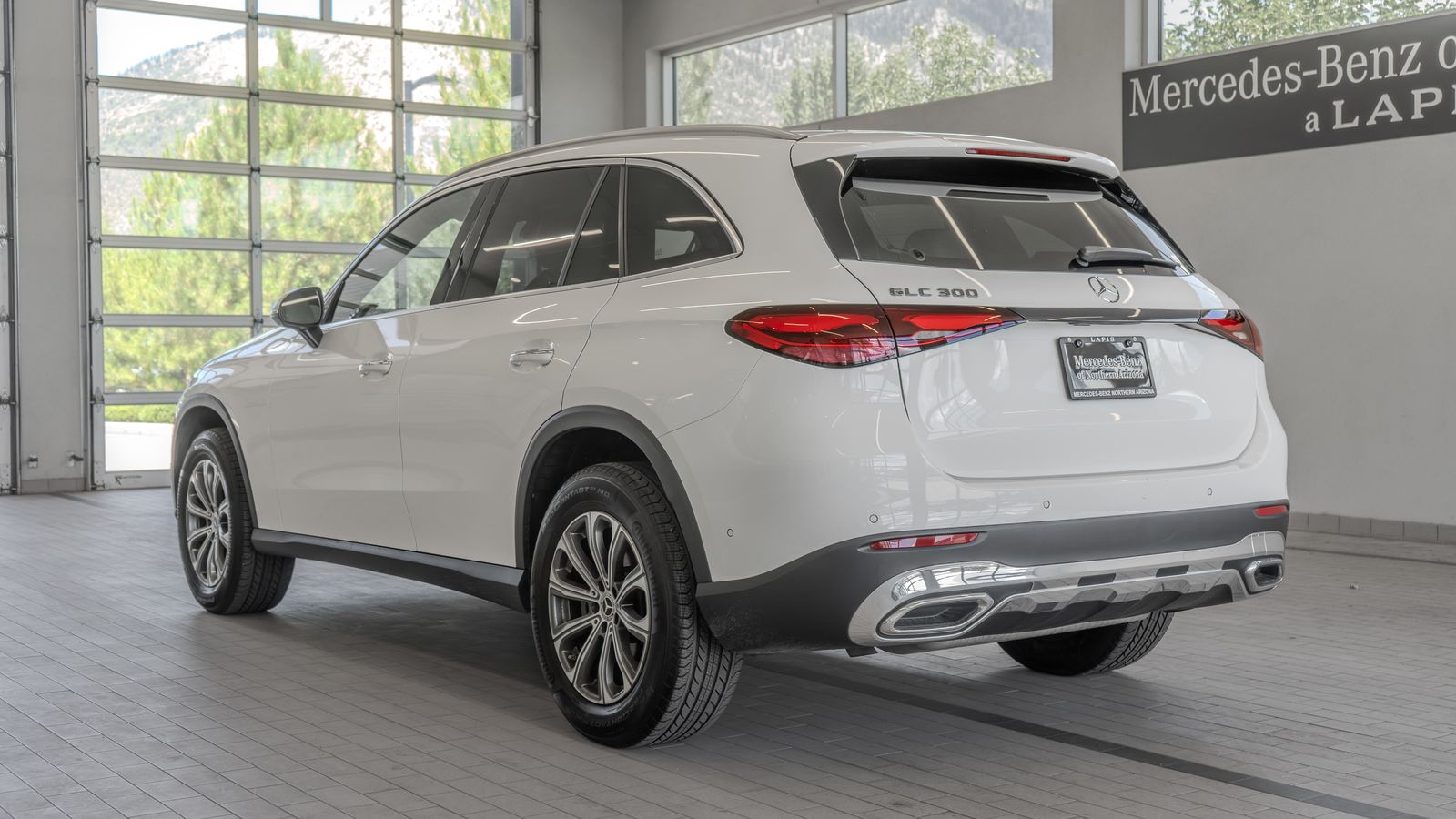 2024 Mercedes-Benz GLC GLC 300 — full photo 13 of 33
