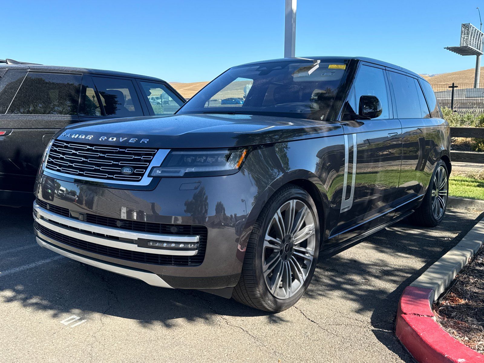 2023 Land Rover Range Rover Autobiography — full photo 2 of 3