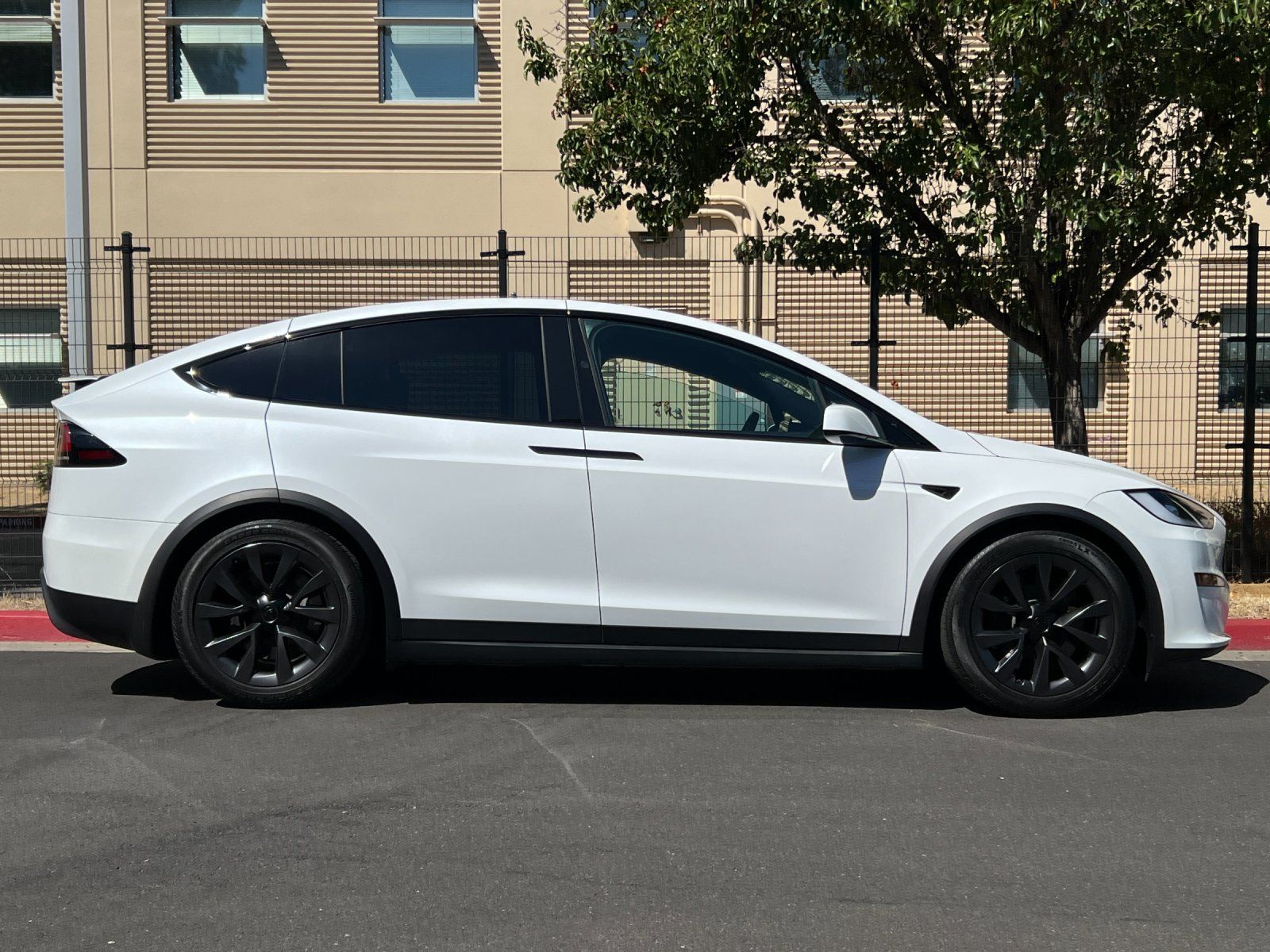 2023 Tesla Model X — foto completa 7 de 28