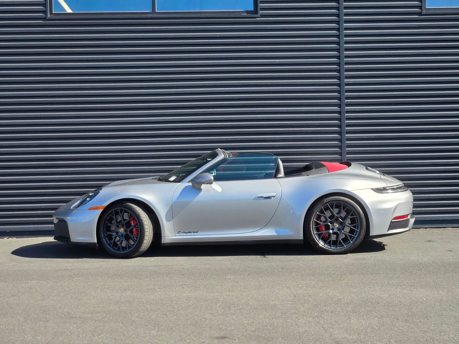 2025 Porsche 911 Carrera 4 GTS — foto completa 2 de 27