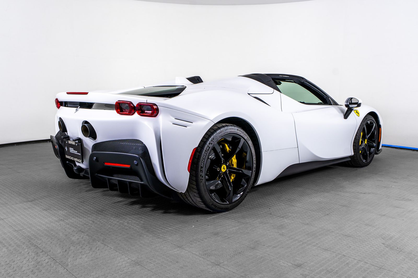 2024 Ferrari SF90 Spider — full photo 8 of 51