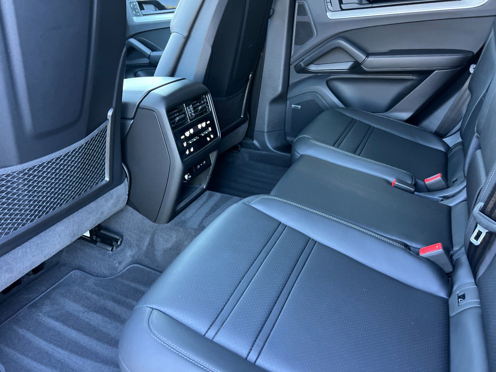 2026 Porsche Cayenne Coupe Base — full photo 13 of 29