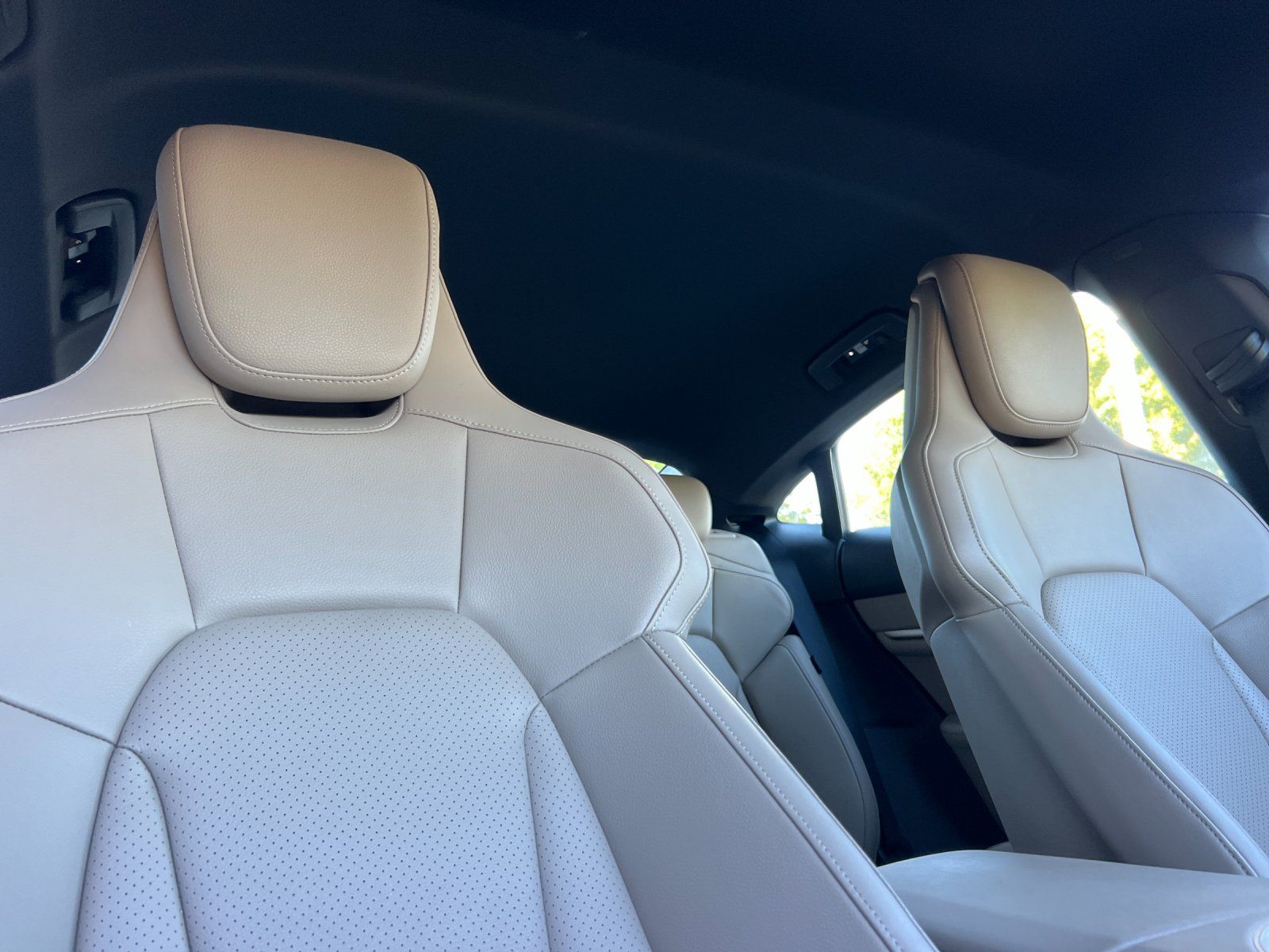 2023 Porsche Taycan Base — full photo 17 of 29