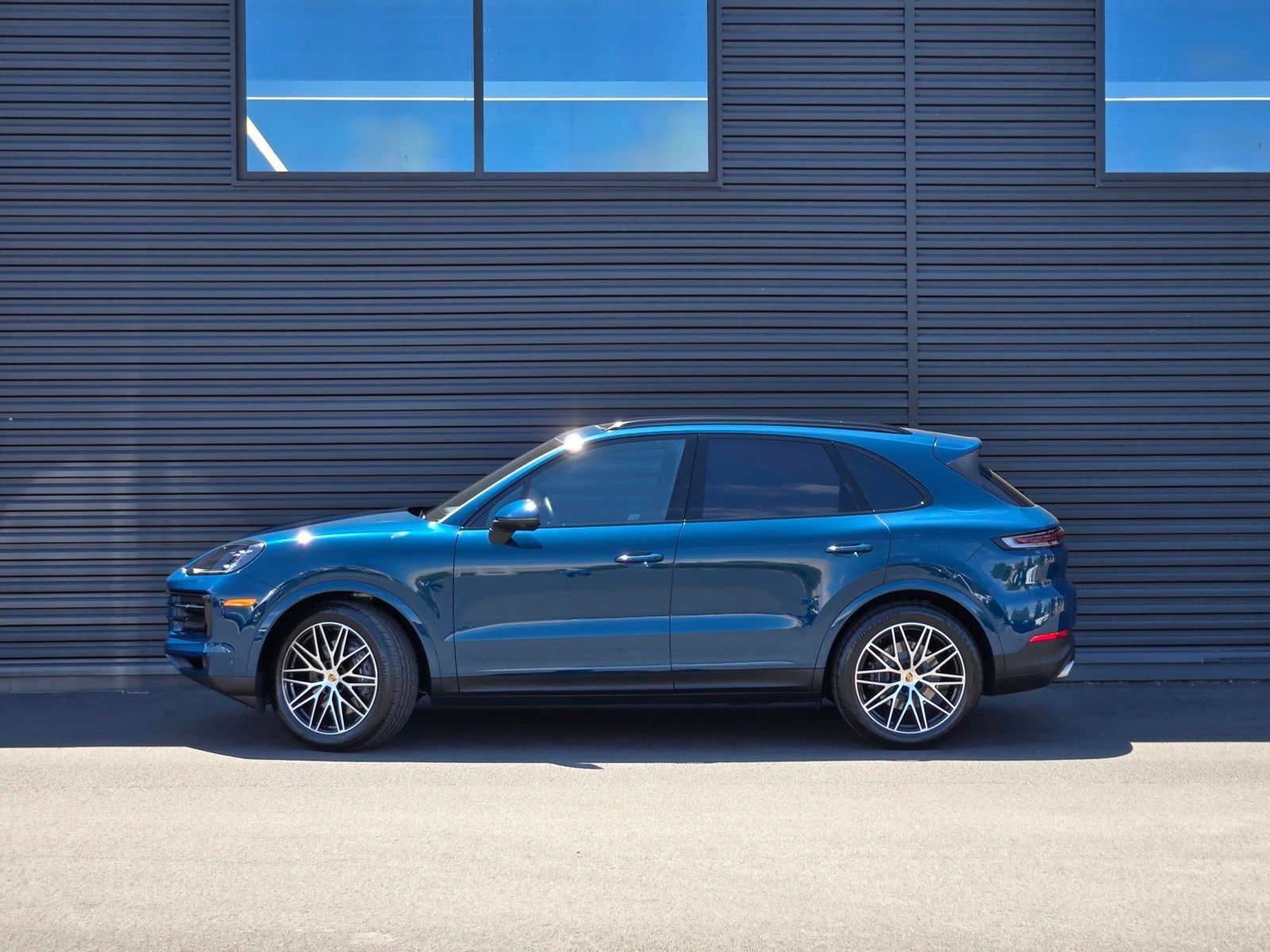 2025 Porsche Cayenne Base — foto completa 3 de 45