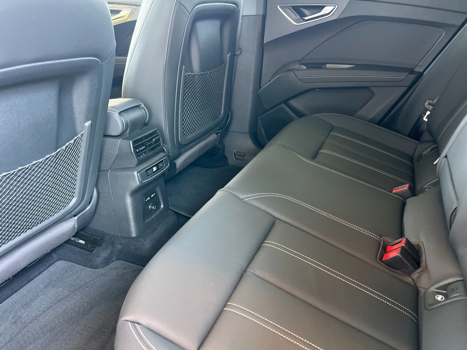 2023 Audi Q4 e-tron Premium — foto completa 12 de 28