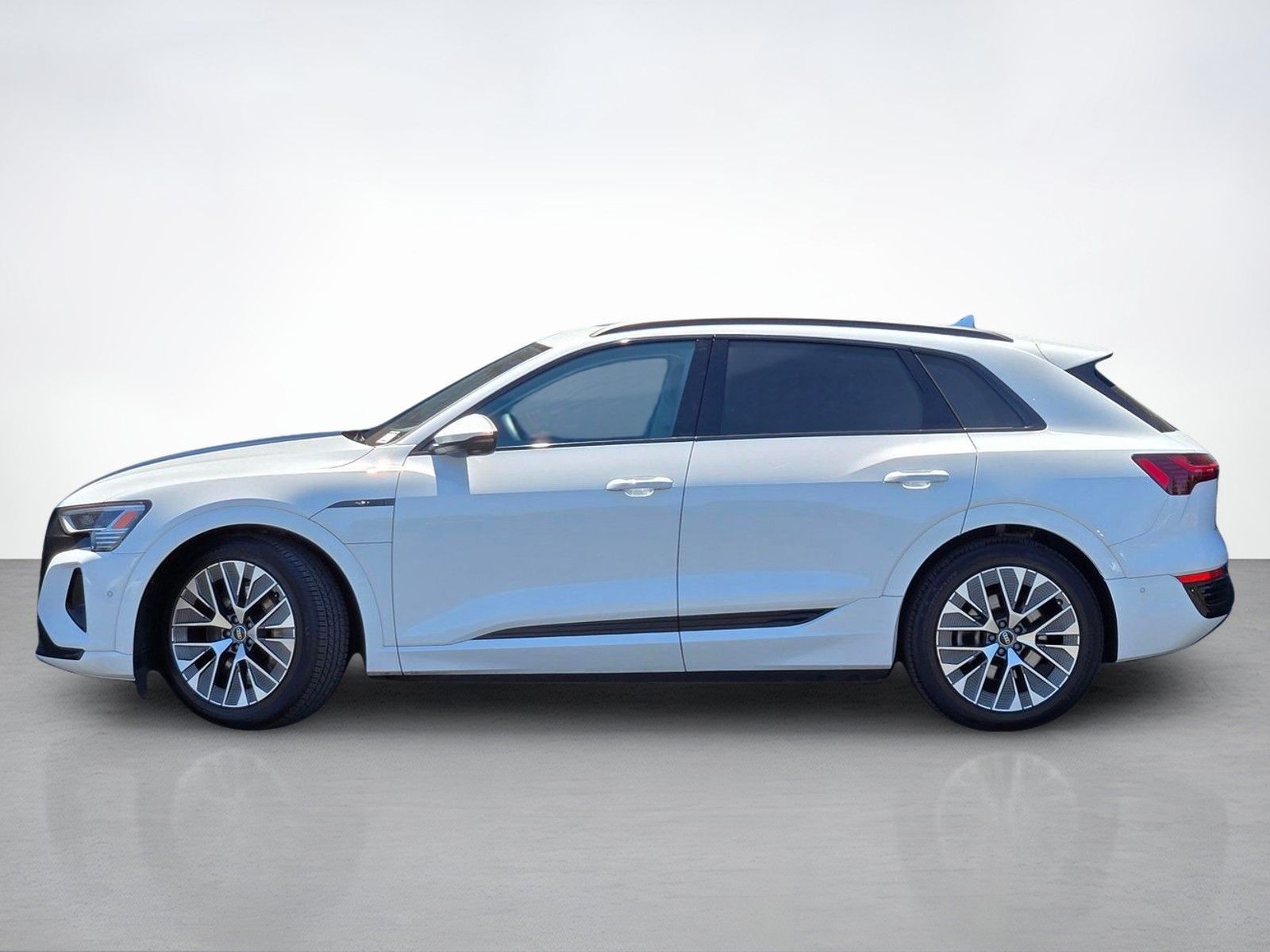 2024 Audi Q8 e-tron Prestige — foto completa 3 de 45