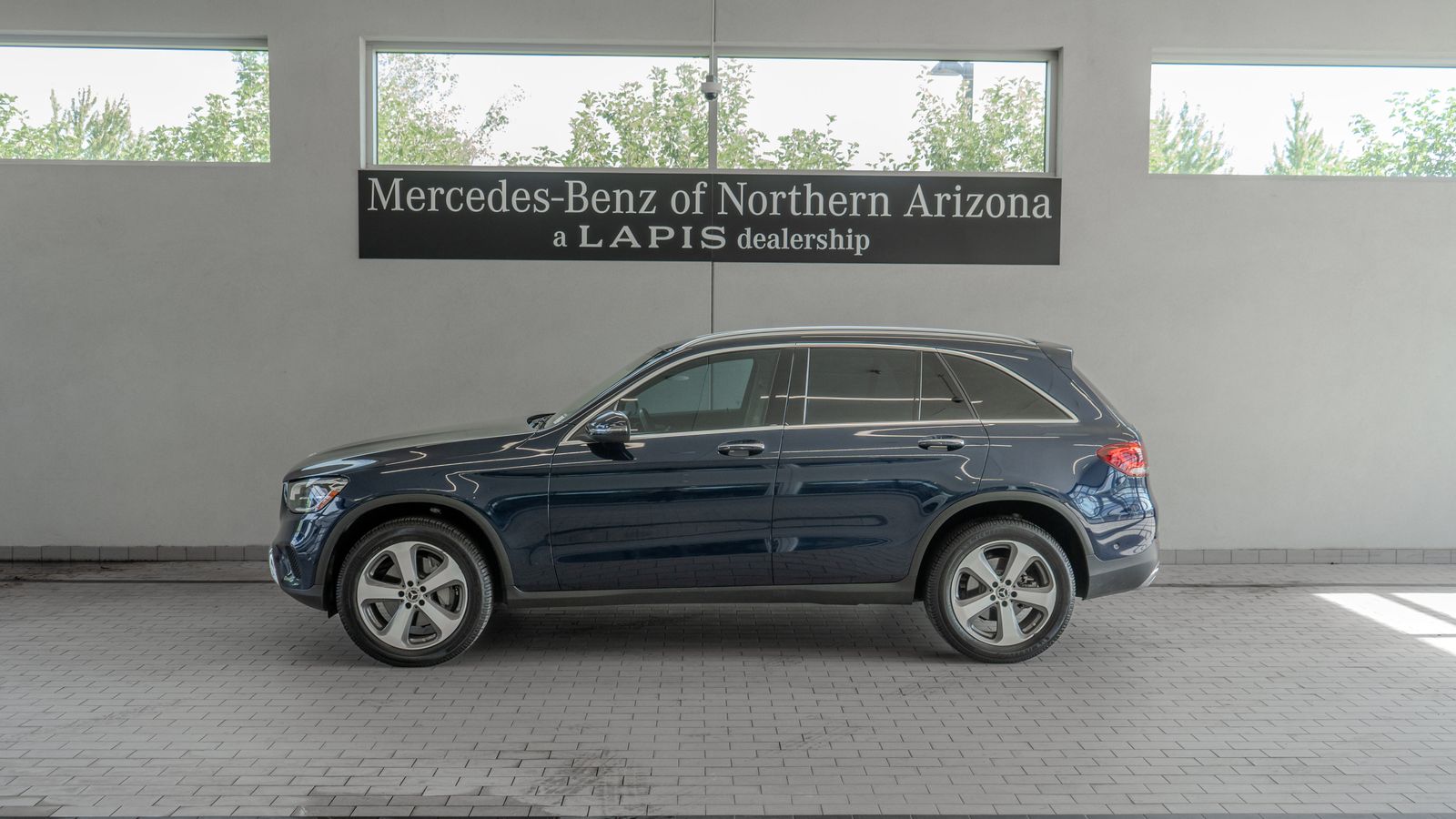 2022 Mercedes-Benz GLC GLC 300 — full photo 2 of 35