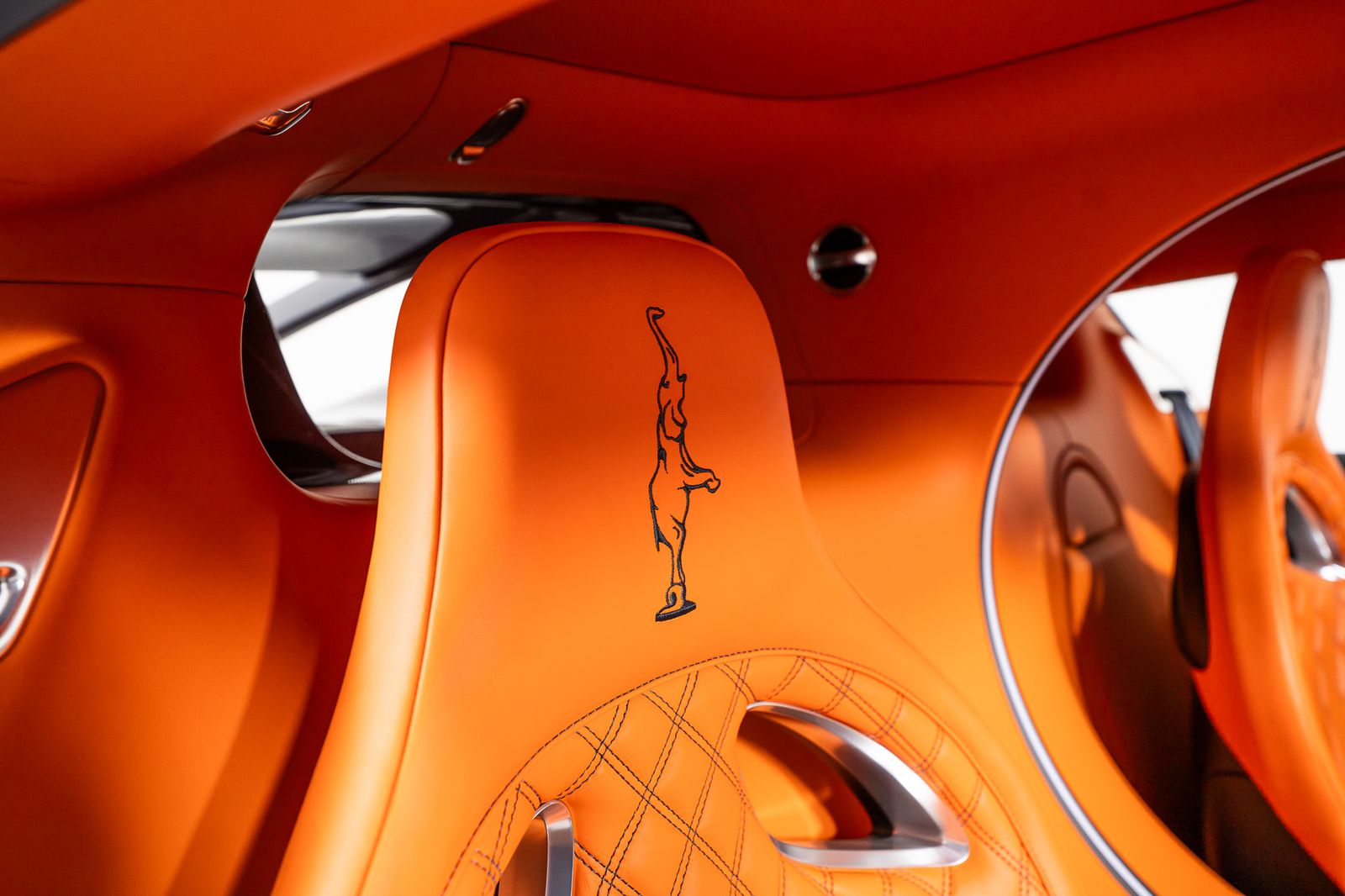 2018 Bugatti Chiron — foto completa 69 de 85