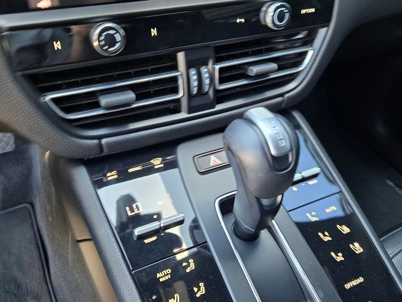 2025 Porsche Macan Base — foto completa 23 de 27
