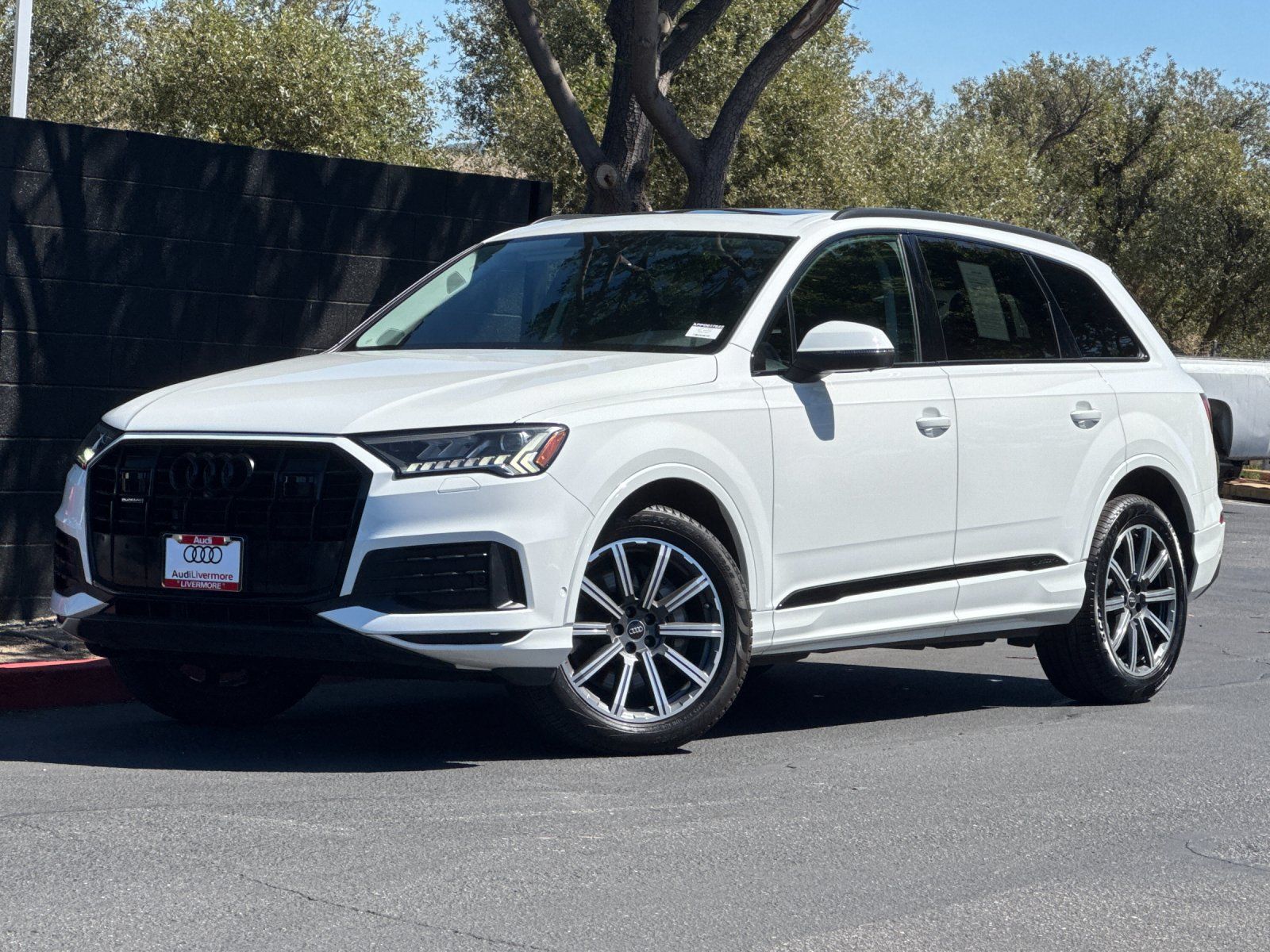 2023 Audi Q7 45 Premium Plus — full photo 2 of 29
