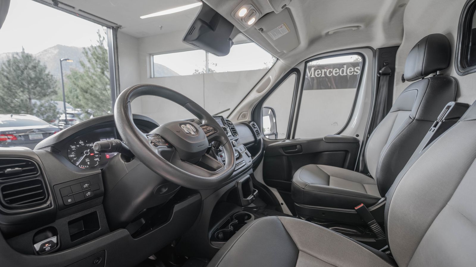 2025 Ram ProMaster 2500 High Roof — foto completa 6 de 34