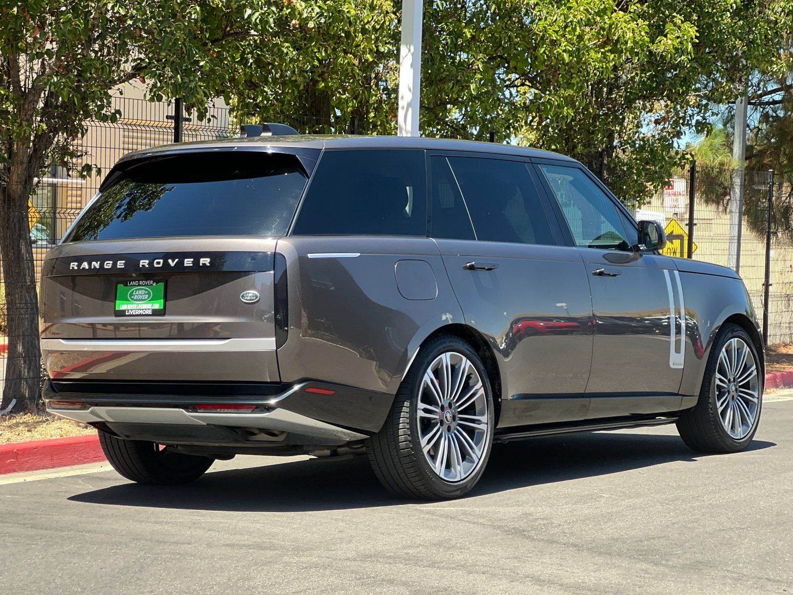 2023 Land Rover Range Rover Autobiography — full photo 5 of 29