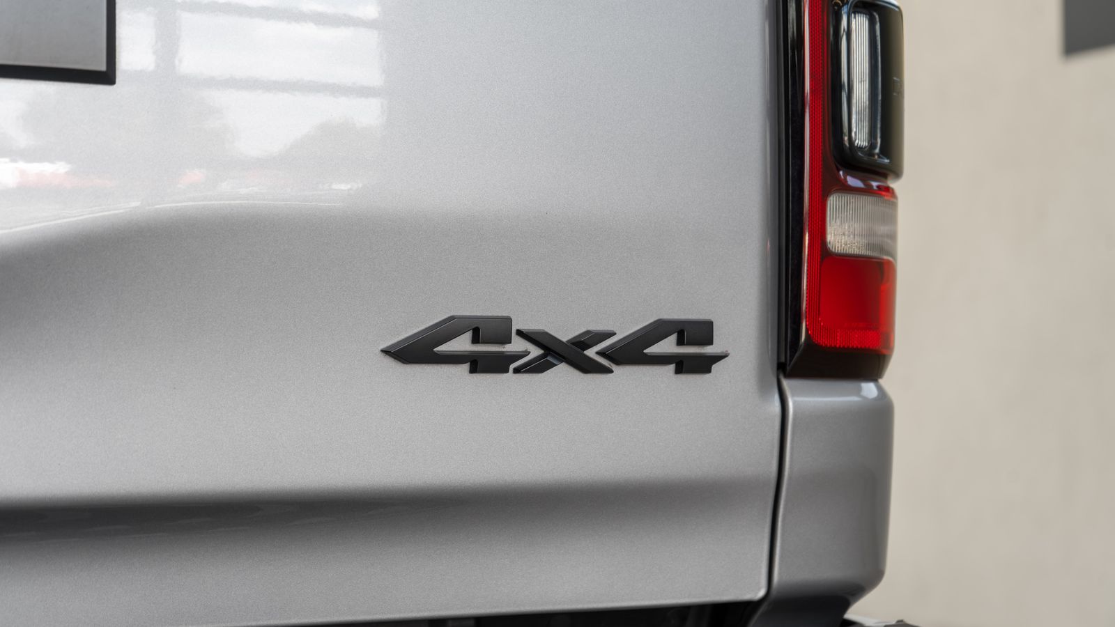 2020 Ram 1500 Rebel — foto completa 24 de 34