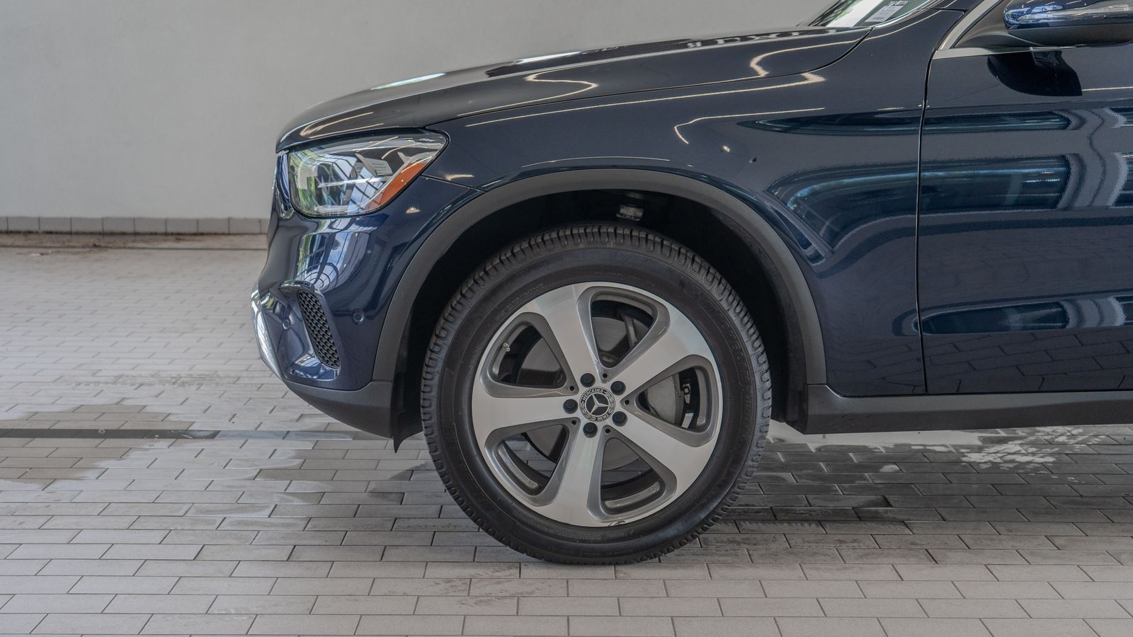 2022 Mercedes-Benz GLC GLC 300 — full photo 4 of 35