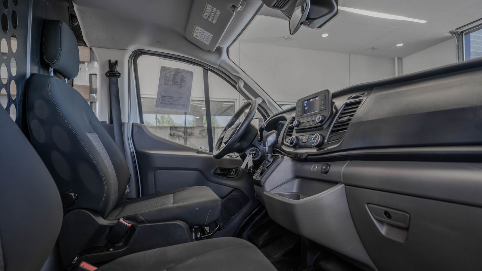 2025 Ford Transit-250 Base — foto completa 16 de 31