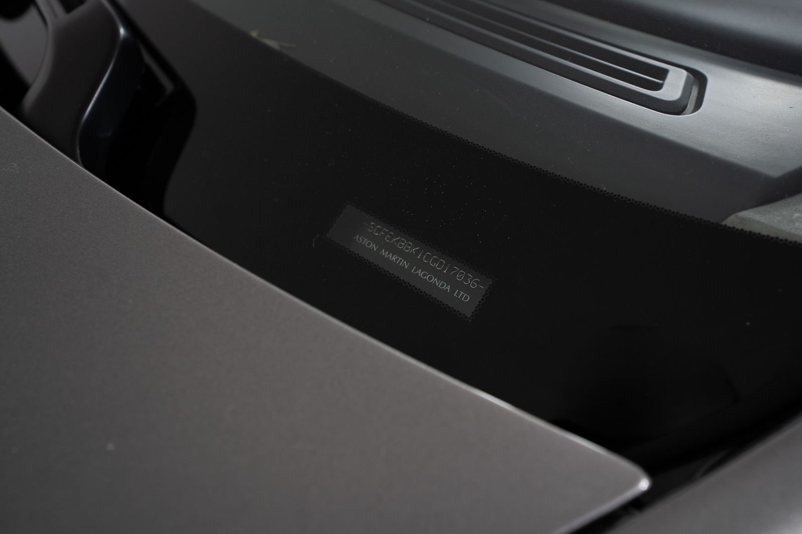 2012 Aston Martin V8 Vantage — foto completa 13 de 50