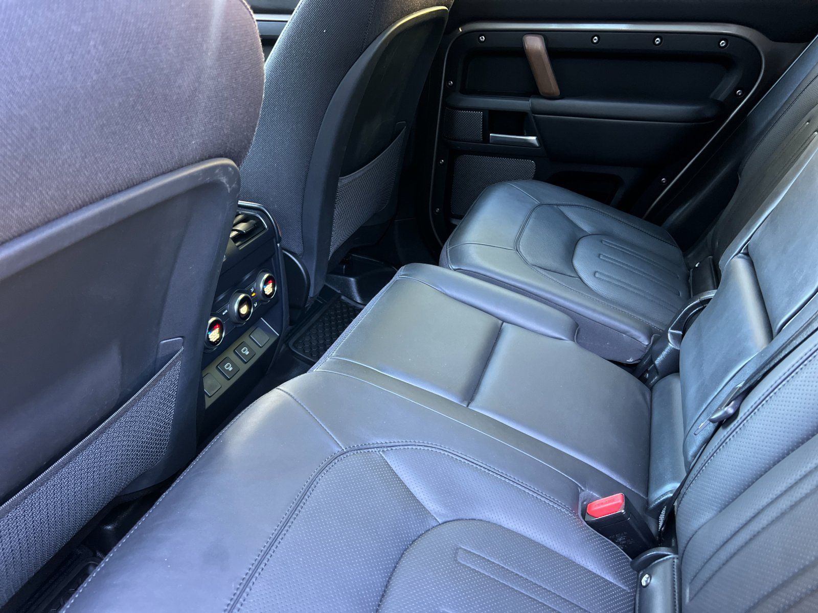 2024 Land Rover Defender 110 X — full photo 11 of 29