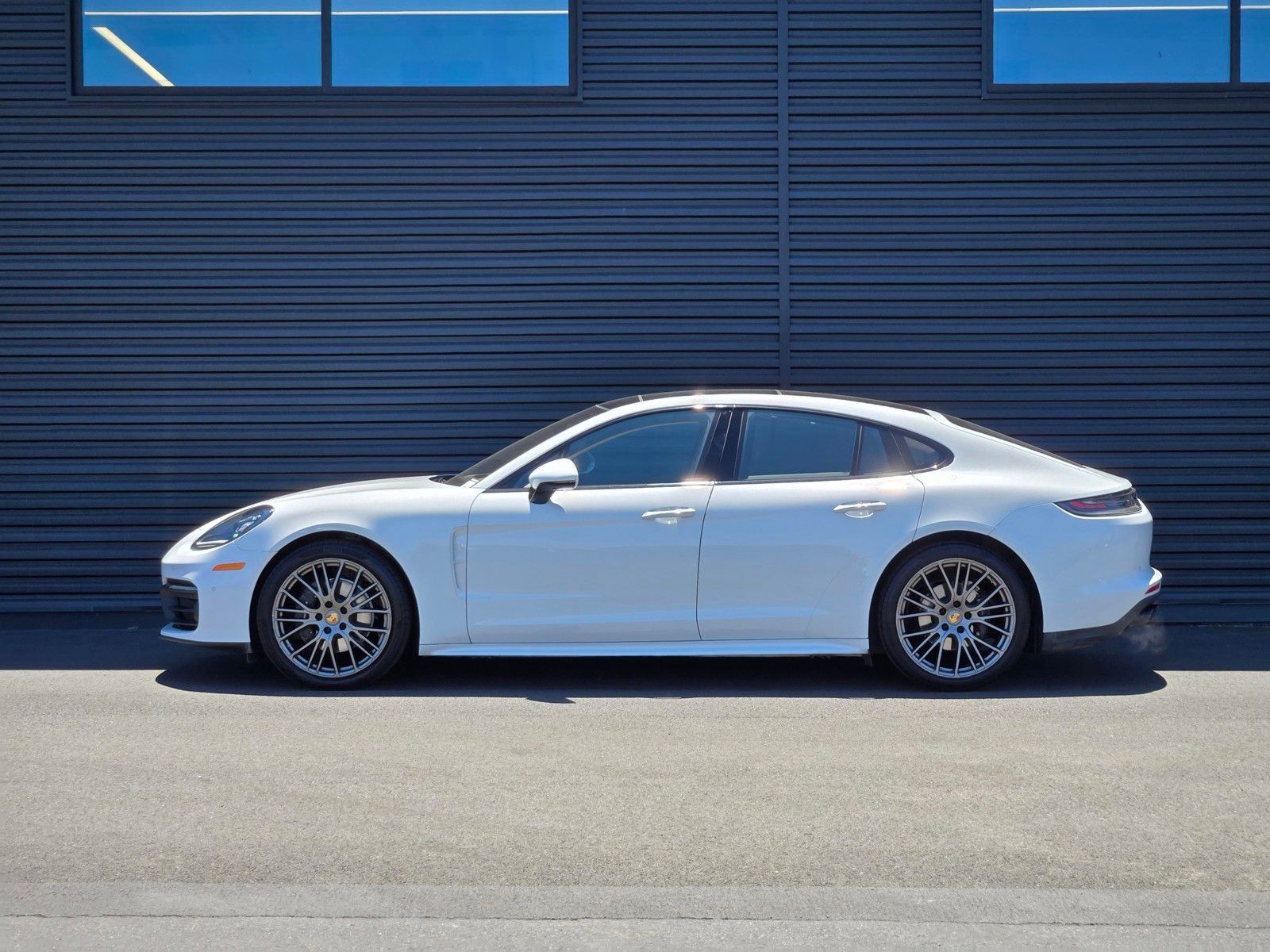 2023 Porsche Panamera 4 Platinum Edition — foto completa 2 de 27
