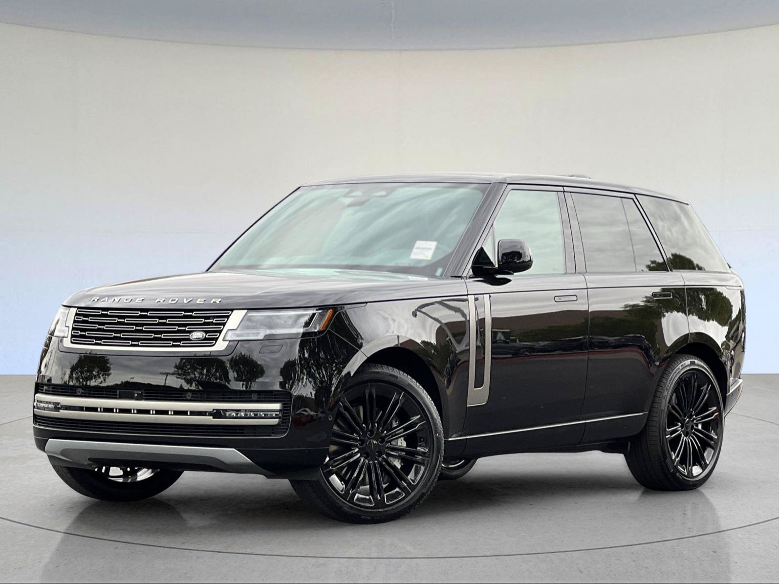 2026 Land Rover Range Rover SE — photo 1 of 29
