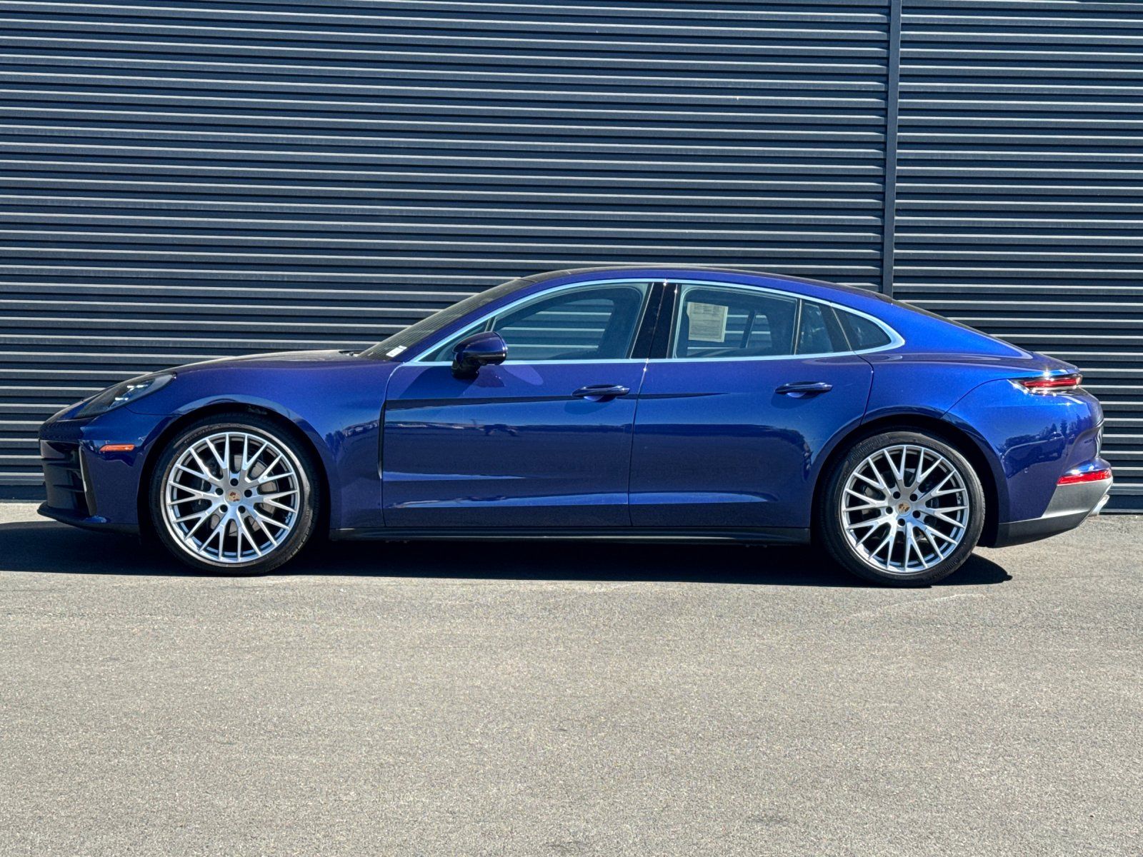 2025 Porsche Panamera 4 — foto completa 2 de 28