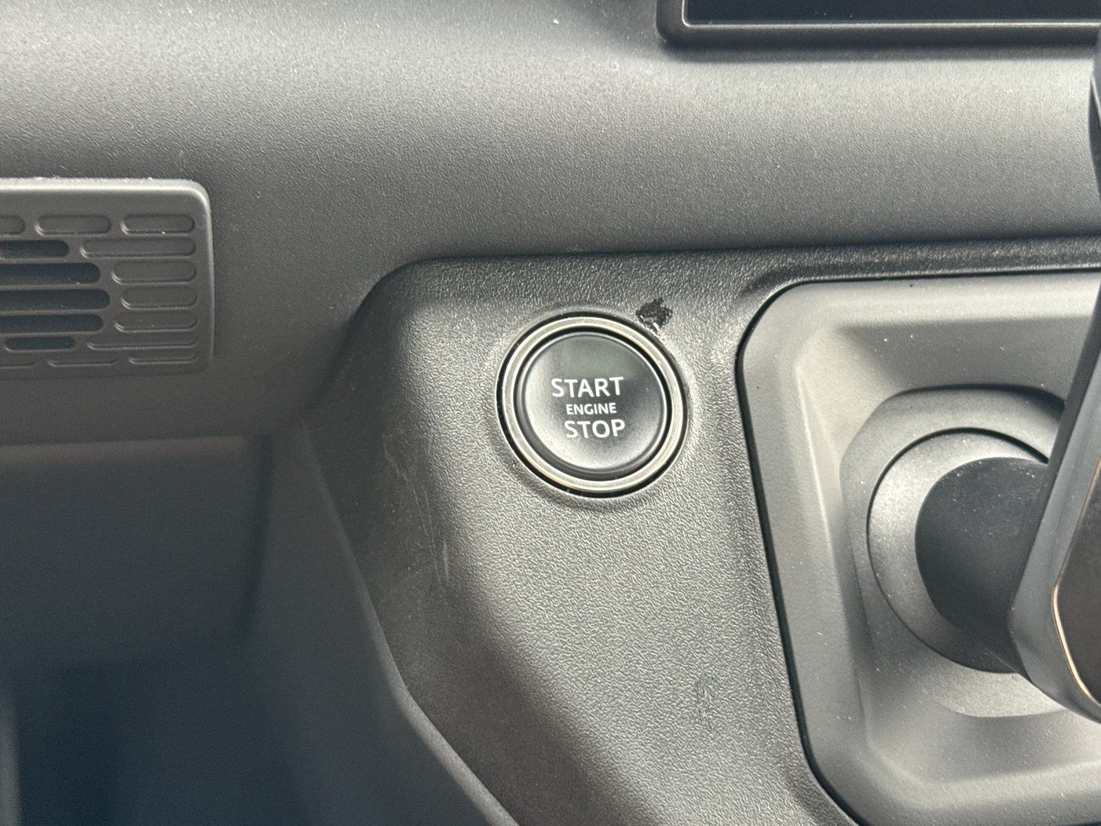 2024 Land Rover Defender 130 X-Dynamic SE — foto completa 23 de 30