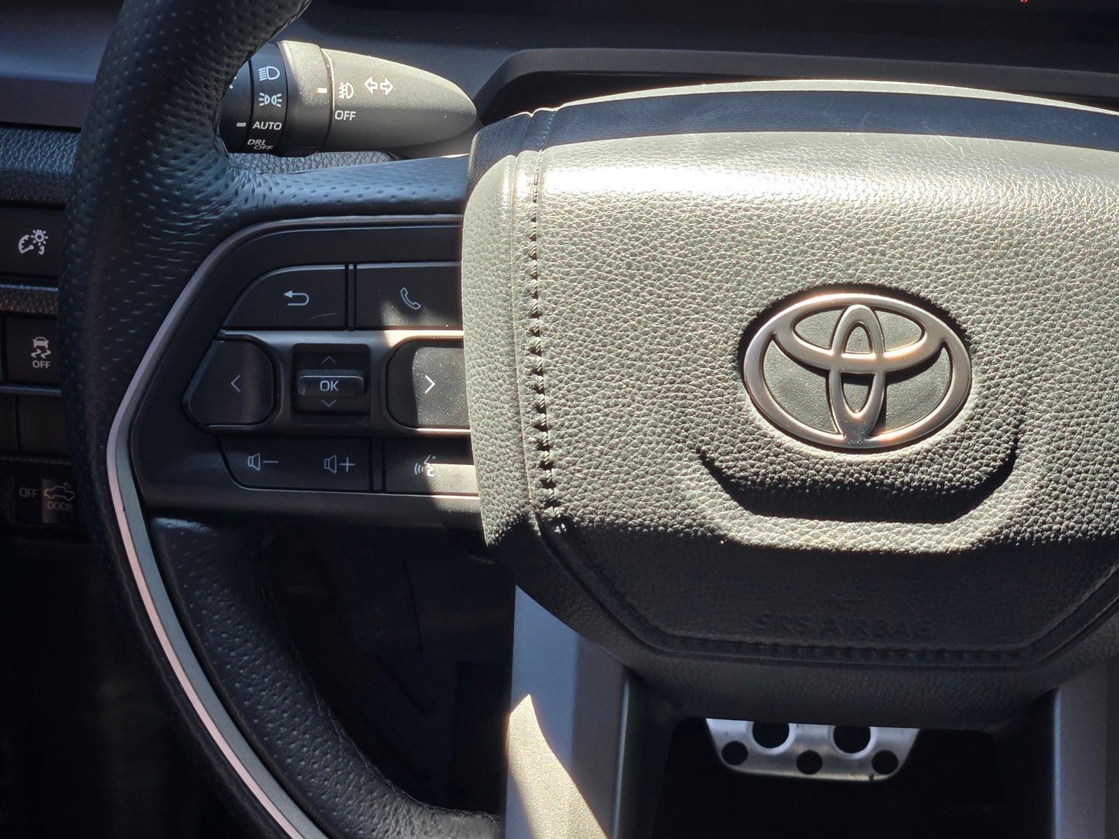 2025 Toyota Tacoma TRD Sport — foto completa 15 de 28