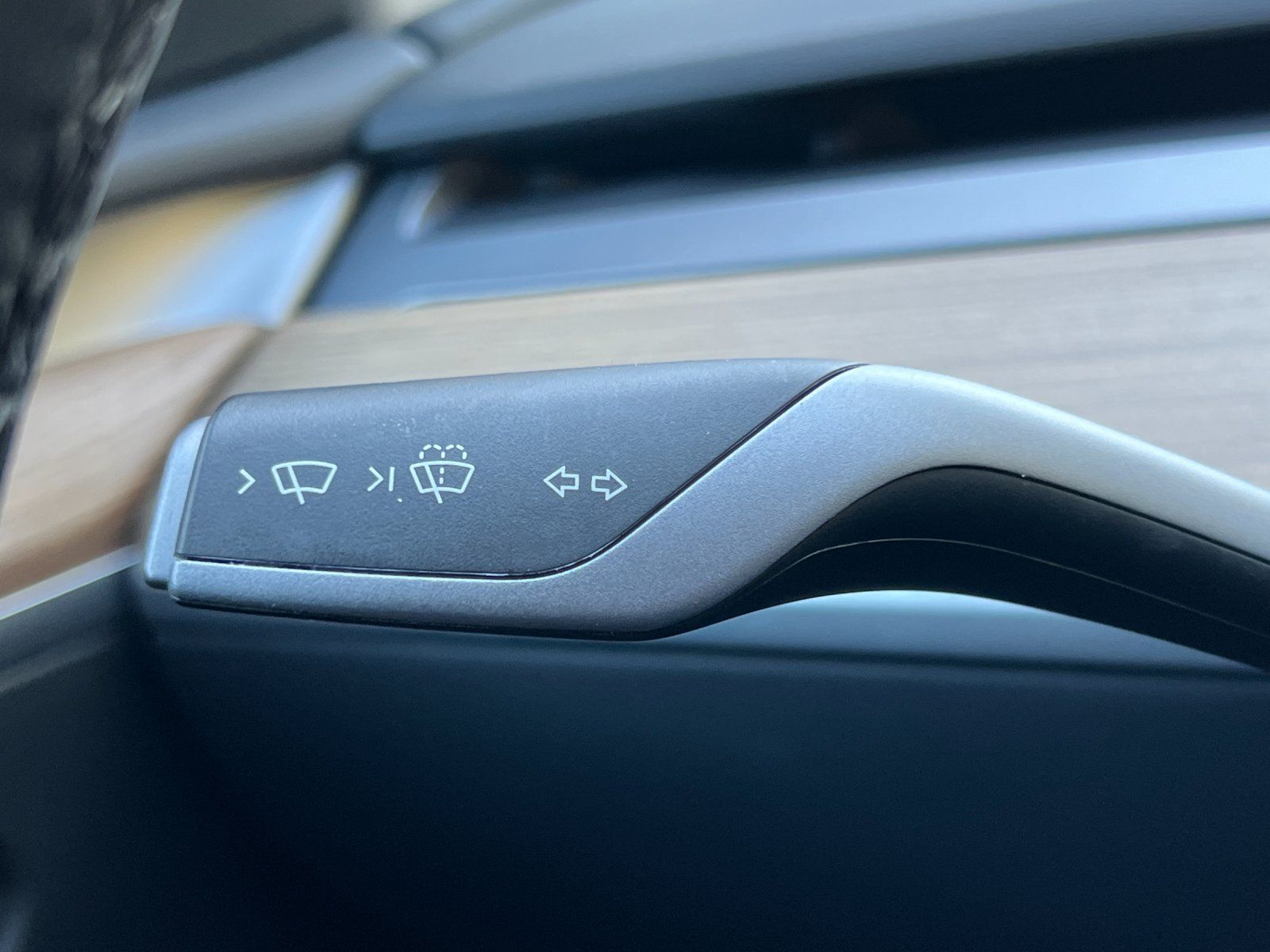 2023 Tesla Model Y Standard Range — full photo 28 of 31