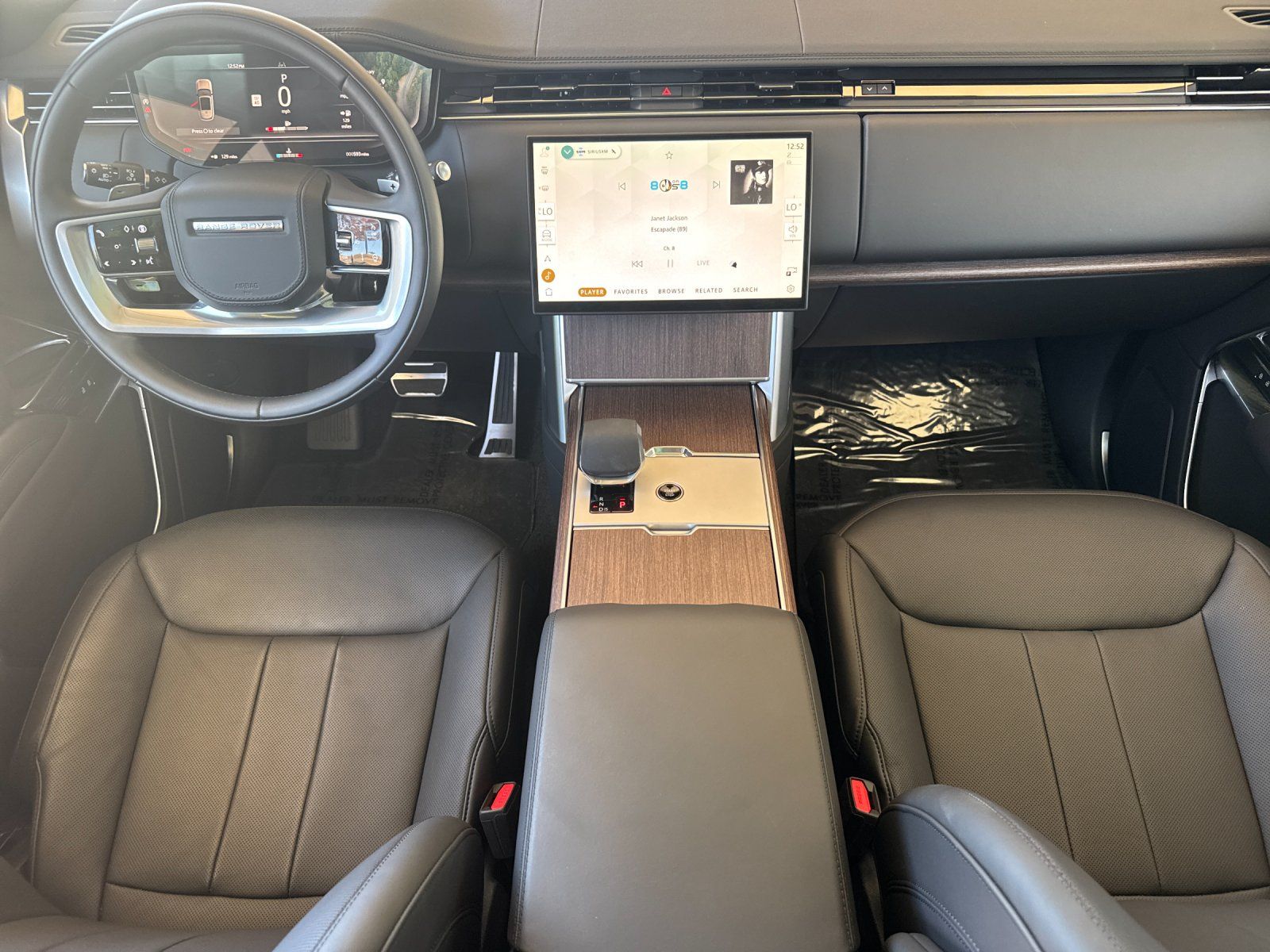 2025 Land Rover Range Rover SE — full photo 13 of 30