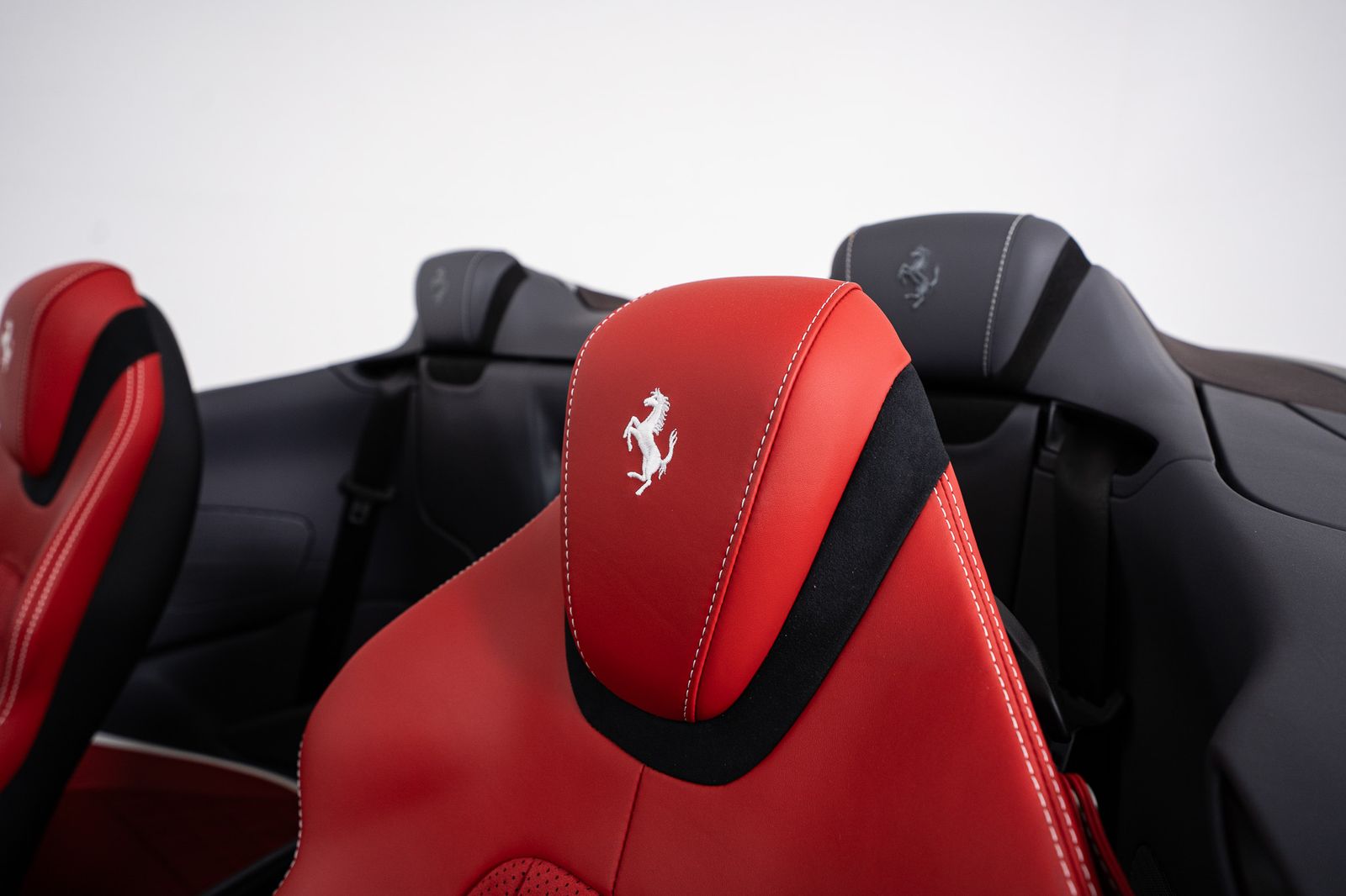 2025 Ferrari Roma Spider — foto completa 27 de 51
