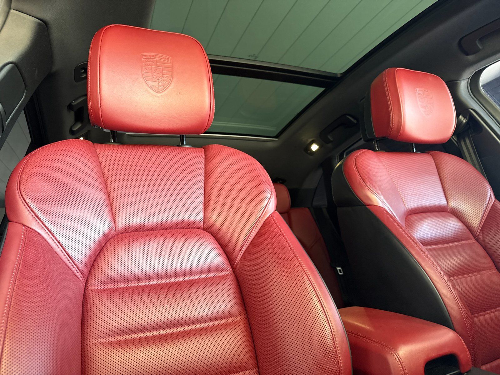 2023 Porsche Macan T — full photo 17 of 28