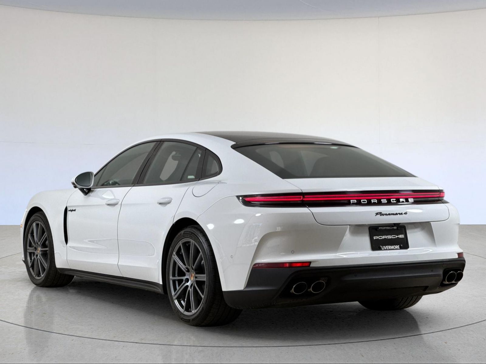 2026 Porsche Panamera E-Hybrid 4 — full photo 4 of 30