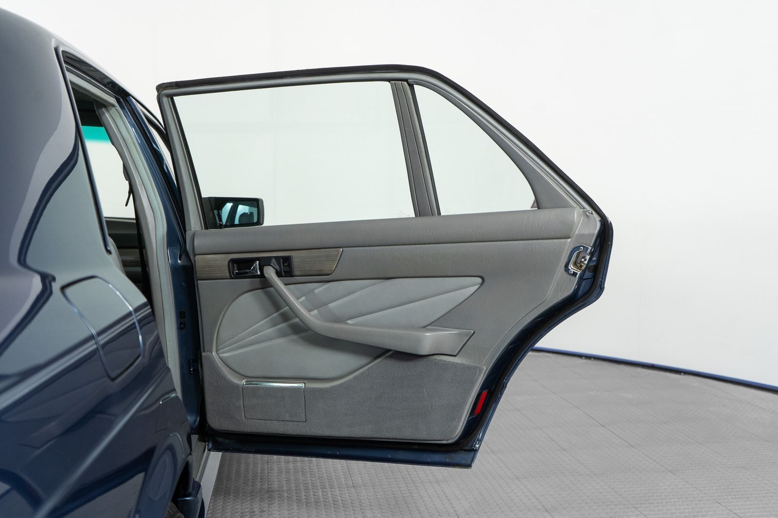 1984 Mercedes-Benz 500-Class 500 SEL — foto completa 19 de 58