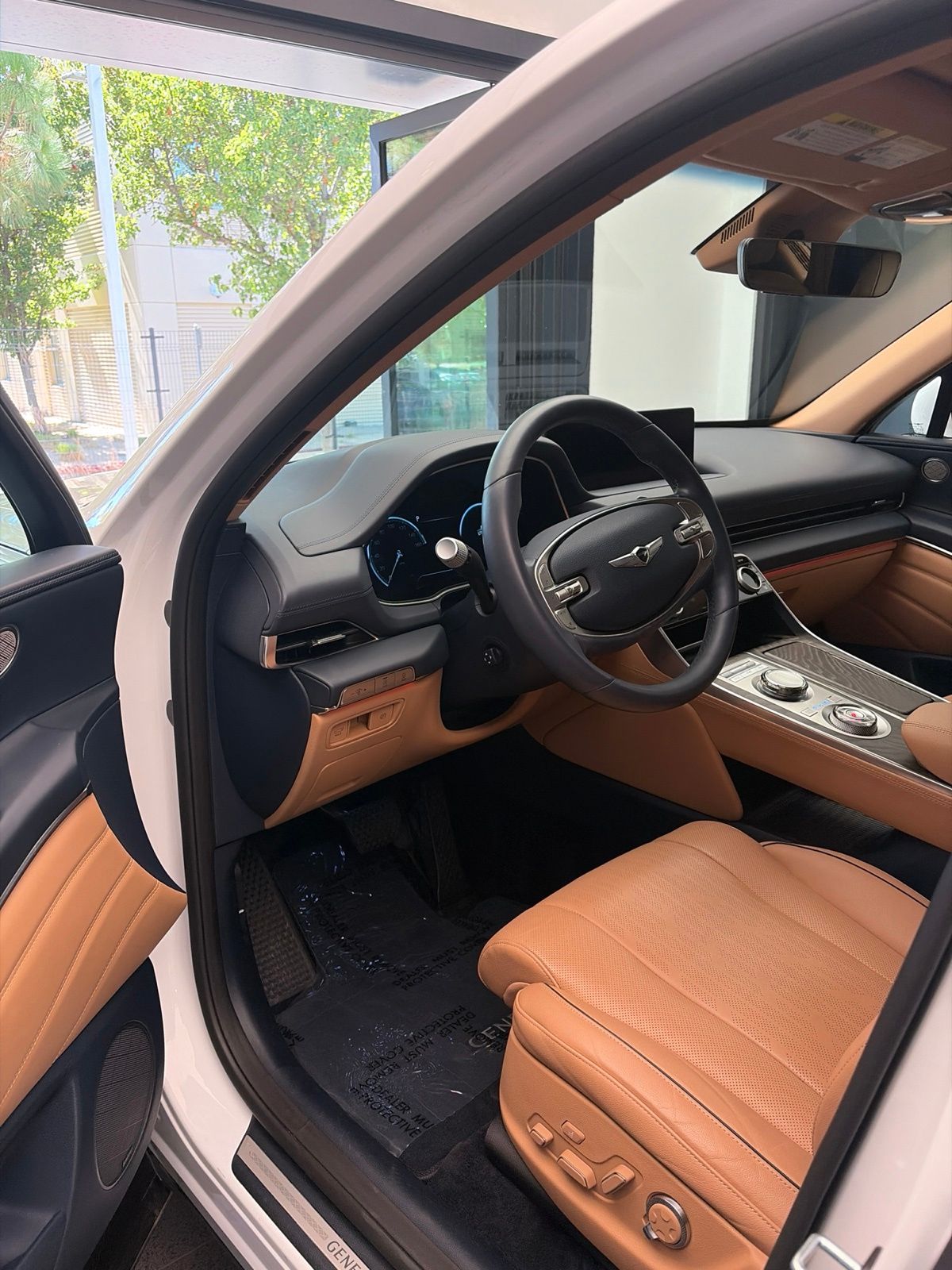 2024 Genesis GV80 2.5T — full photo 8 of 10