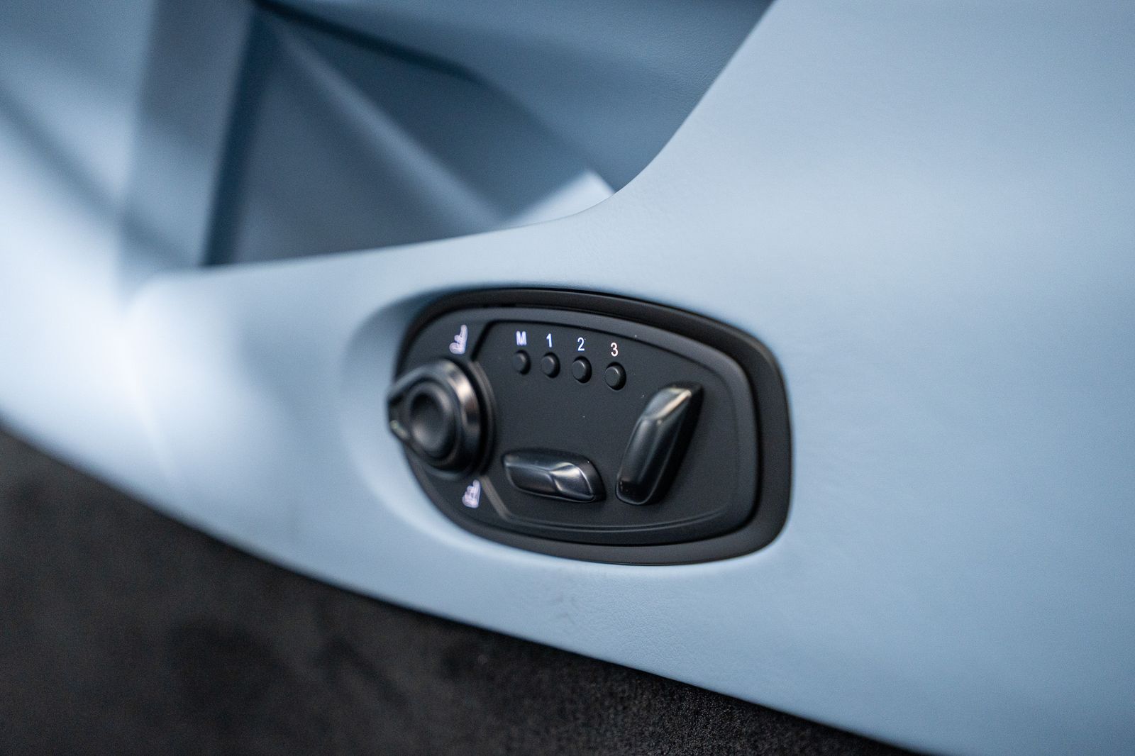 2024 Aston Martin DB12 Volante — foto completa 19 de 55