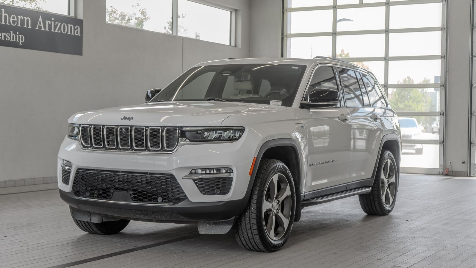 2023 Jeep Grand Cherokee 4xe — foto completa 24 de 34