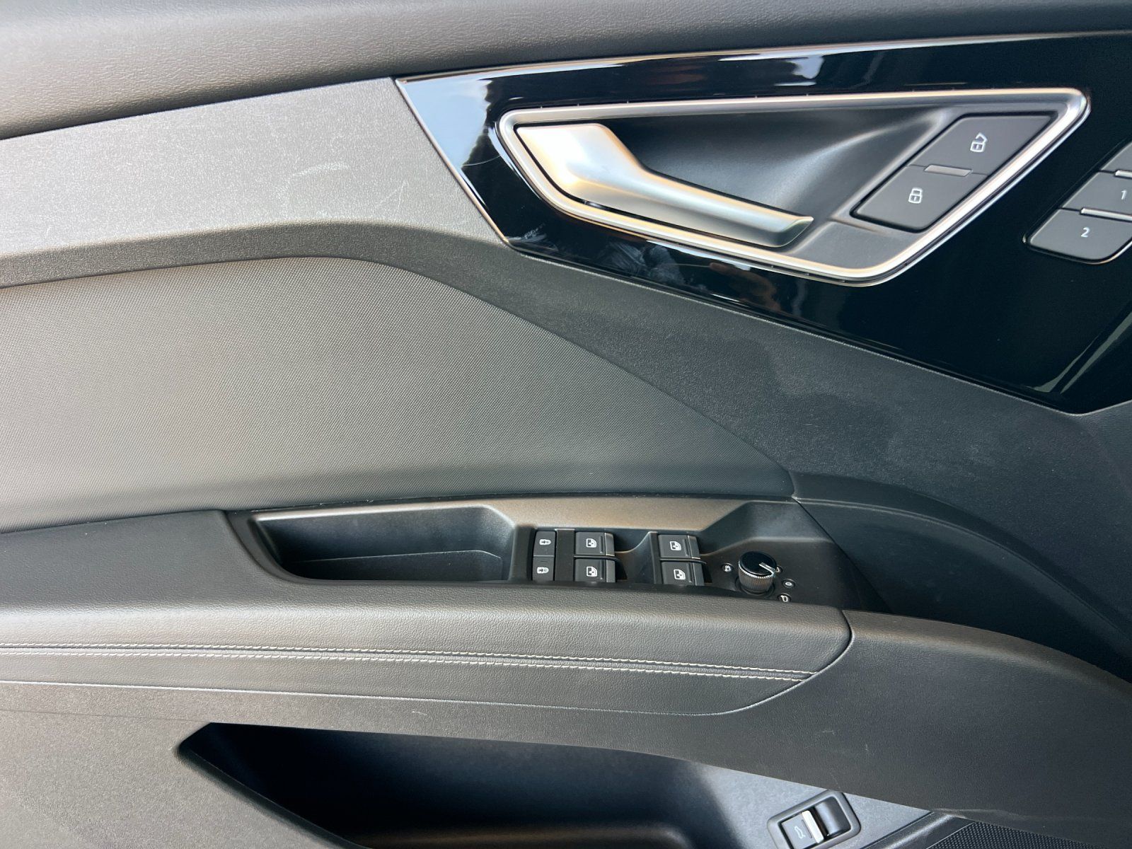2023 Audi Q4 e-tron Premium — foto completa 11 de 28