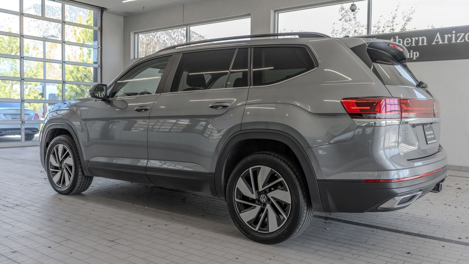 2024 Volkswagen Atlas 2.0T SE w/Technology — foto completa 13 de 35